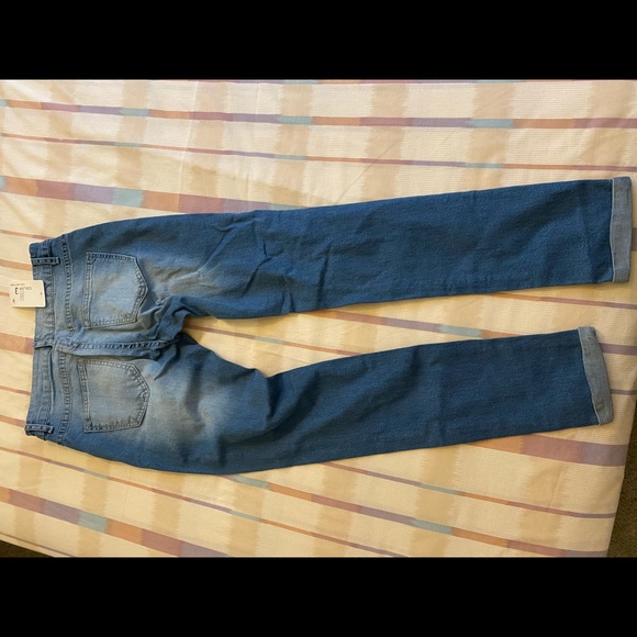 Distressed jeans - Picture 2 of 3